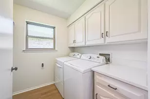 1913 Middle Glen Dr, Carrollton, TX 75007 - Photo 16