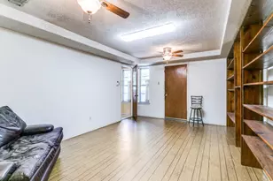 1132 N Irving Heights Dr, Irving, TX 75061 - Photo 10