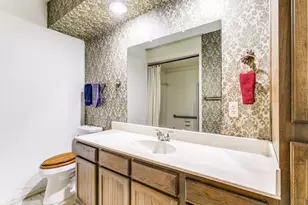 1132 N Irving Heights Dr, Irving, TX 75061 - Photo 14