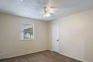 2102 E Timberview Ln, Arlington, TX 76014 - Photo 14