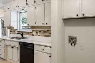2102 E Timberview Ln, Arlington, TX 76014 - Photo 8