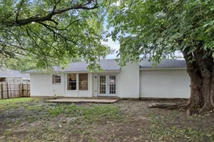 2102 E Timberview Ln, Arlington, TX 76014 - Photo 16
