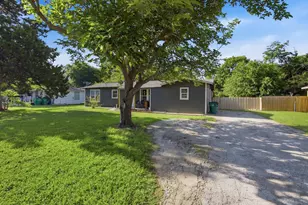 1512 Vine St, Bridgeport, TX 76426 - Photo 2