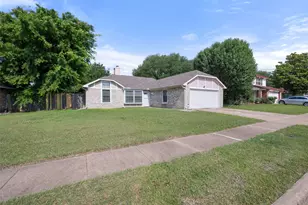 4756 Hollow Tree Dr, Arlington, TX 76018 - Photo 2