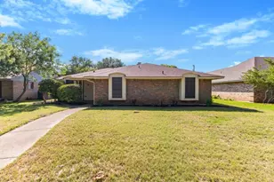 1906 Hillcroft Dr, Duncanville, TX 75137 - Photo 1