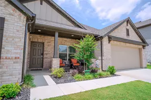 404 Eaton Dr, Justin, TX 76247 - Photo 4