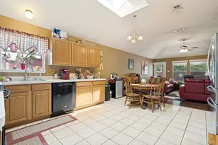 1005 Darren Dr, Burleson, TX 76028 - Photo 12