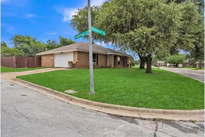 6801 Penhurst Drive, Fort Worth, TX 76133 - Photo 2
