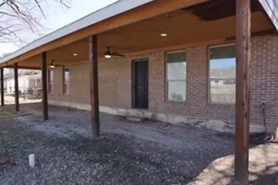 134 W Cober Drive, Grand Prairie, TX 75051 - Photo 2