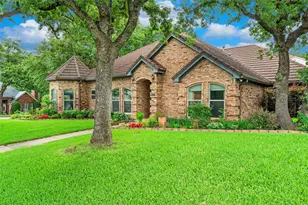 4930 High Creek Dr, Arlington, TX 76017 - Photo 2
