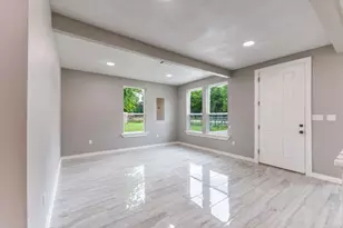 328 E Norway St, Walnut Springs, TX 76690 - Photo 4