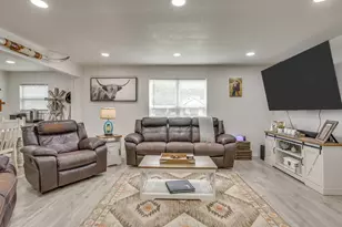 109 W Purdom Ave, Alvarado, TX 76009 - Photo 10