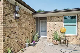 618 SE 3rd St, Grand Prairie, TX 75051 - Photo 4