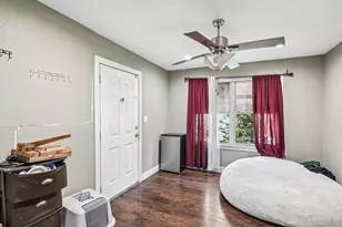 618 SE 3rd St, Grand Prairie, TX 75051 - Photo 8