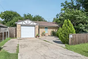 618 SE 3rd St, Grand Prairie, TX 75051 - Photo 2