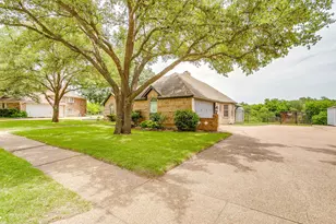 9928 Wandering Way St, Benbrook, TX 76126 - Photo 6