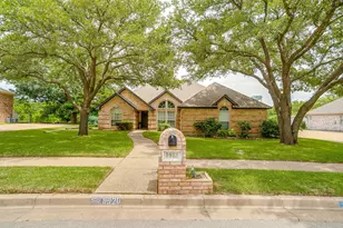 9928 Wandering Way St, Benbrook, TX 76126 - Photo 4