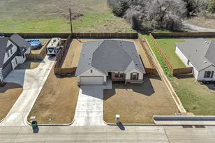 2202 Briarwood Dr, Bridgeport, TX 76426 - Photo 2