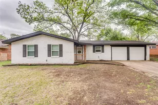 2012 Bradford Dr, Arlington, TX 76010 - Photo 2