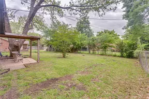2012 Bradford Dr, Arlington, TX 76010 - Photo 14