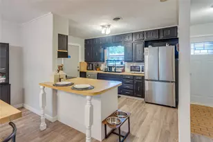 2012 Bradford Dr, Arlington, TX 76010 - Photo 6