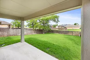 1916 Town Creek Cir, Weatherford, TX 76086 - Photo 4