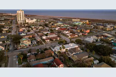 808 Sealy Street #B, Galveston, TX 77550 - Photo 2