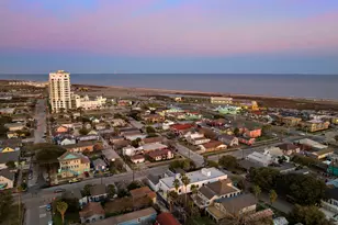 808 Sealy St, Galveston, TX 77550 - Photo 2