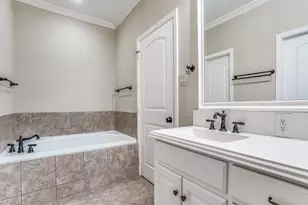 1402 Hampton Rd, Grapevine, TX 76051 - Photo 10