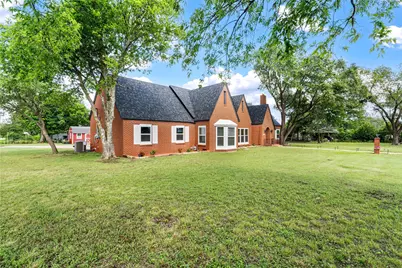 700 Jackson, McGregor, TX 76657 - Photo 2