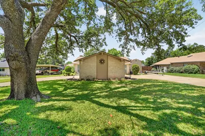 4204 Chaparral Court, Granbury, TX 76049 - Photo 4