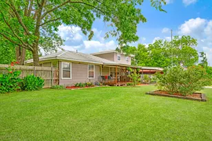 330 Young St, Blossom, TX 75416 - Photo 2