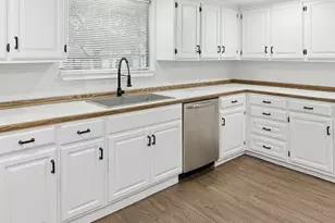 2409 Castle St, Irving, TX 75038 - Photo 8