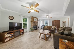 2746 Hopson Dr, Athens, TX 75752 - Photo 2