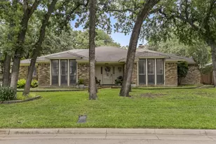 2010 Surrey Oaks Dr, Arlington, TX 76006 - Photo 1