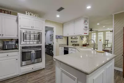2010 Surrey Oaks Drive, Arlington, TX 76006 - Photo 10