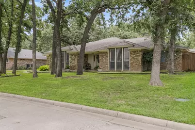 2010 Surrey Oaks Drive, Arlington, TX 76006 - Photo 2