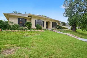 1702 Surrey Ct, Garland, TX 75043 - Photo 4