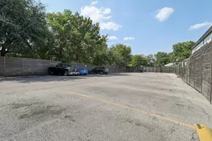 321 E 8th St, Dallas, TX 75203 - Photo 6