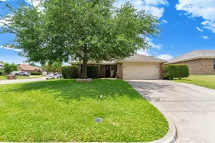601 Westmeadow Dr, Cleburne, TX 76033 - Photo 2