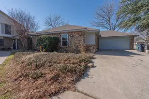 2911 Forest Creek Dr, Fort Worth, TX 76123 - Photo 2