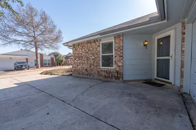 2911 Forest Creek Drive, Fort Worth, TX 76123 - Photo 4
