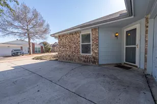 2911 Forest Creek Dr, Fort Worth, TX 76123 - Photo 4