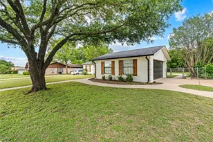 308 Texas Ave, Hewitt, TX 76643 - Photo 2