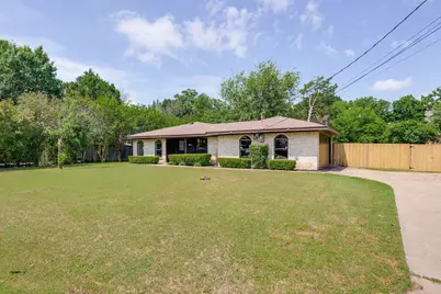 215 N Casa Grande Circle, Duncanville, TX 75116 - Photo 2