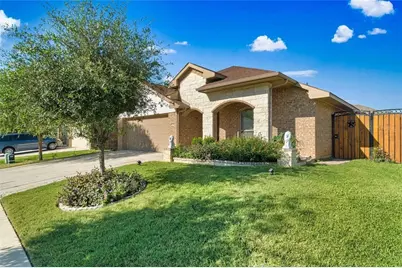 2905 Pacifico Way, Fort Worth, TX 76111 - Photo 2