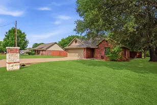 1508 Cheyenne Trail, Granbury, TX 76048 - Photo 2
