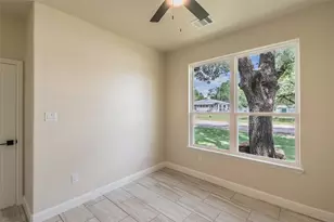 2719 Sycamore Ct, Granbury, TX 76048 - Photo 18