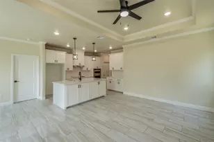 2719 Sycamore Ct, Granbury, TX 76048 - Photo 6