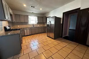 1009 E Humbolt St, Fort Worth, TX 76104 - Photo 4